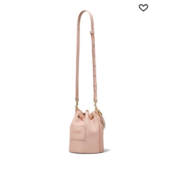 Marc Jacobs THE LEATHER
BUCKET BAG - Picture 3 of 5